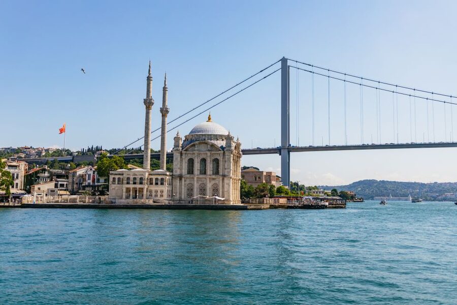 Istanbul: Bosphorus Yacht Cruise with Stopover on Asian Side - Kanlica: a short taste of the Asian side