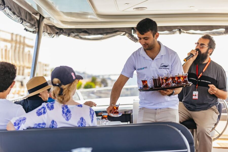 Istanbul: Bosphorus Yacht Cruise with Stopover on Asian Side - Anatolian Fortress, Beylerbeyi, and Uskudar