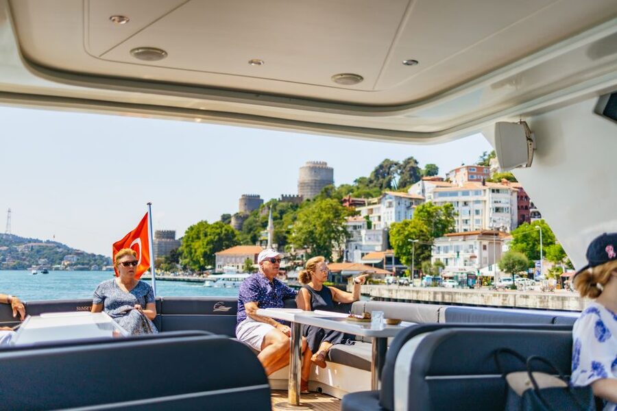 Istanbul: Bosphorus Yacht Cruise with Stopover on Asian Side - A yacht that gives you room to look around