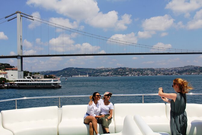 Istanbul Bosphorus Yacht Experience – Asian Side Visit in Kanlica - Returning past Maiden’s Tower and the old city