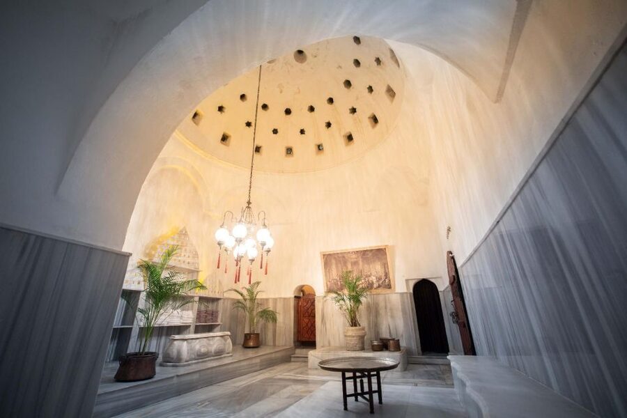 Istanbul: Cagaloglu Hamam Experience - The hot room and the marble gobektasi