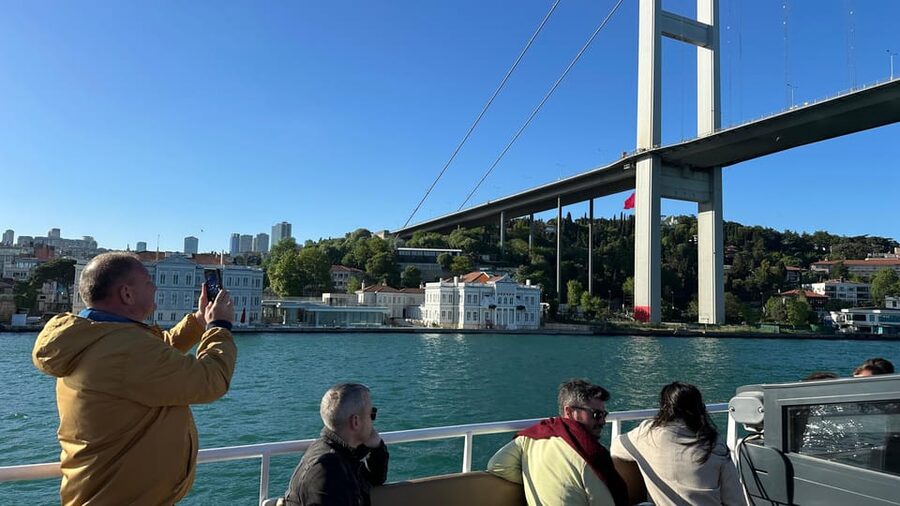 Istanbul: Daytime or Sunset Sightseeing Cruise & Audio Guide - Why the Bosphorus is Istanbul’s best sightseeing seat