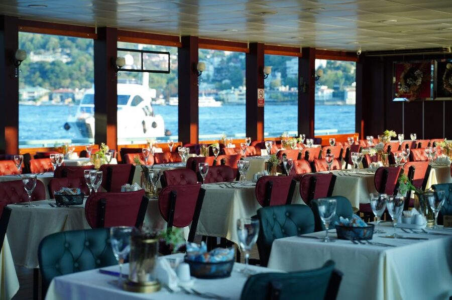 Istanbul: Dinner Cruise and Entertainment with Private Table - Dolmabahçe Palace and Ortaköy from the water