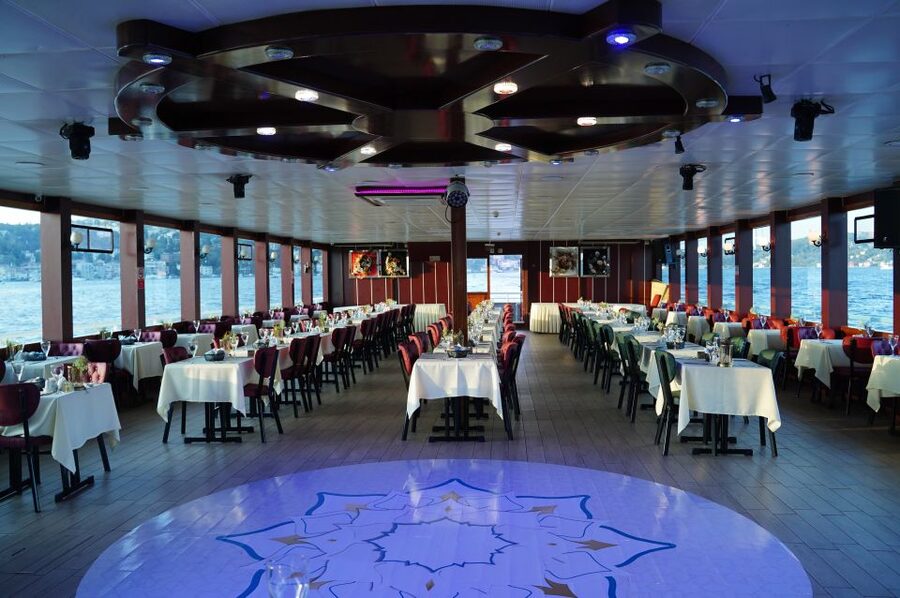 Istanbul: Dinner Cruise and Entertainment with Private Table - Beylerbeyi Palace and the Asian shore