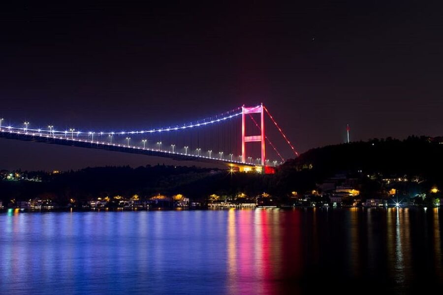 Istanbul: Dinner Cruise on the Bosphorus - Boarding the dinner boat