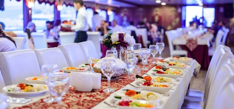 Istanbul: Dinner Cruise on the Bosphorus - The entertainment program