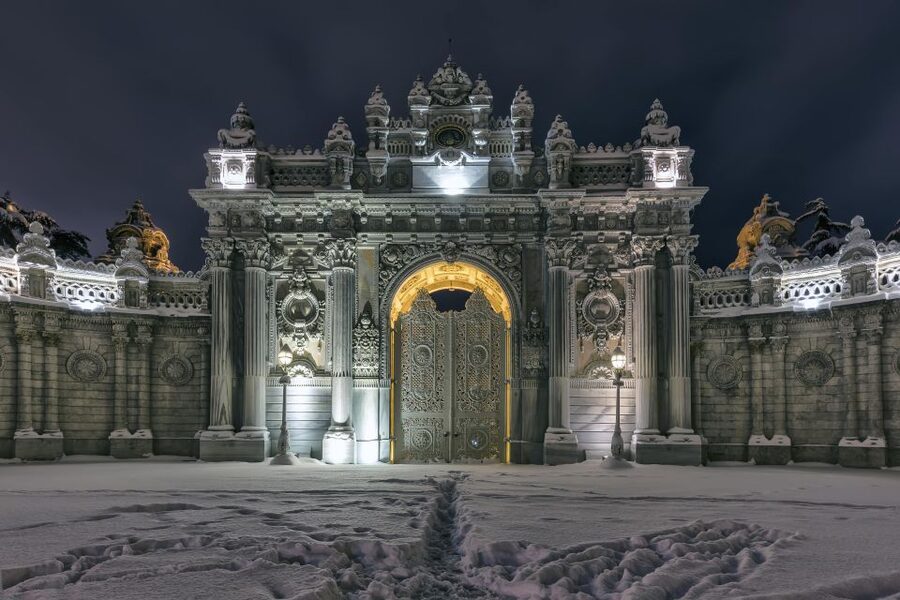 Istanbul: Dolmabahce Palace & Harem Skip-the-Line Entry - Why Dolmabahçe feels so different from Topkapı