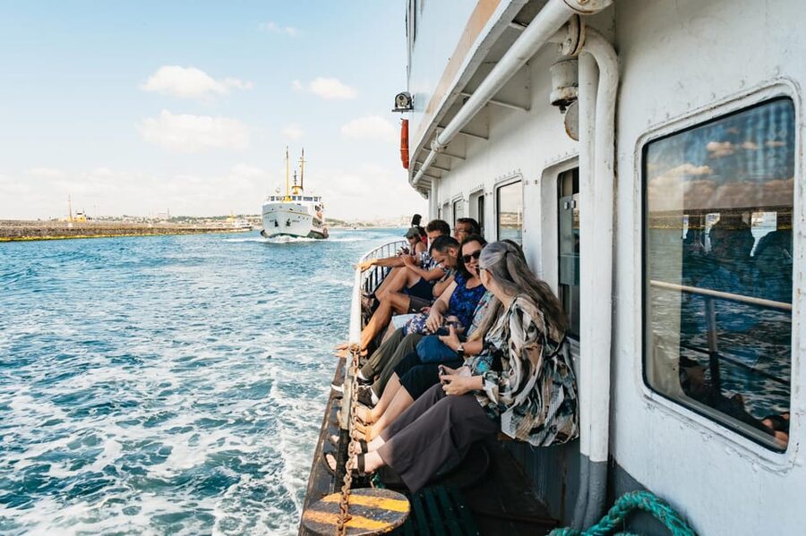 Istanbul: European and Asian Side Guided Foodie Walking Tour - Key points at a glance