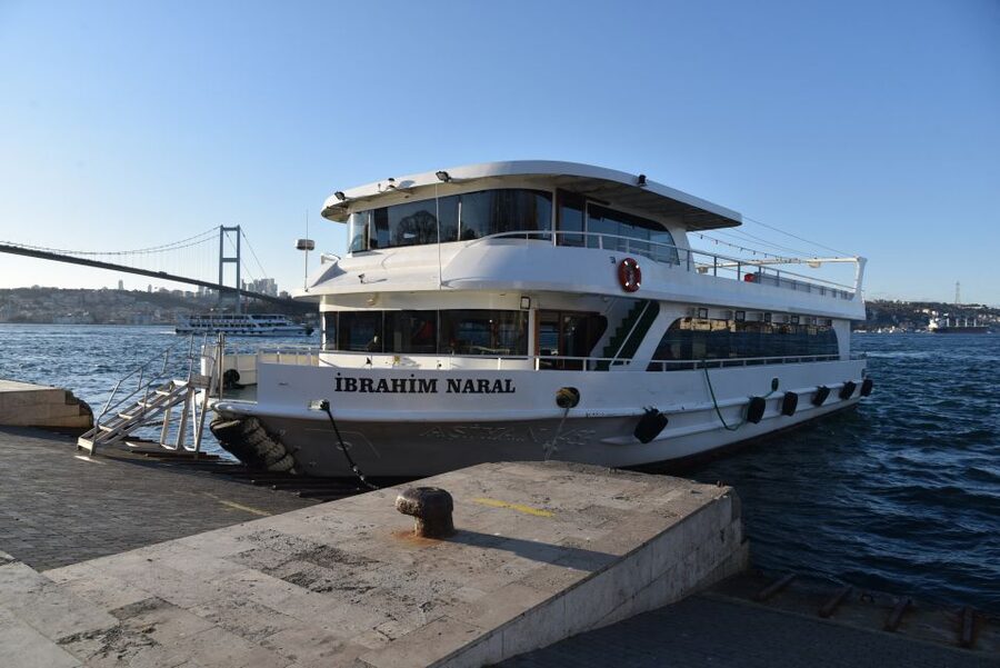 Istanbul: Explore Bosphorous on a Sunset Boat Cruise - Finding the boat at Eminönü or Karaköy