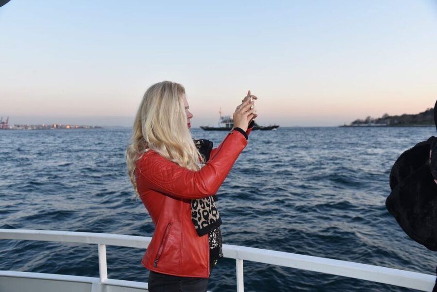 Istanbul: Explore Bosphorous on a Sunset Boat Cruise - Beylerbeyi: one hour on Istanbul’s Asian side