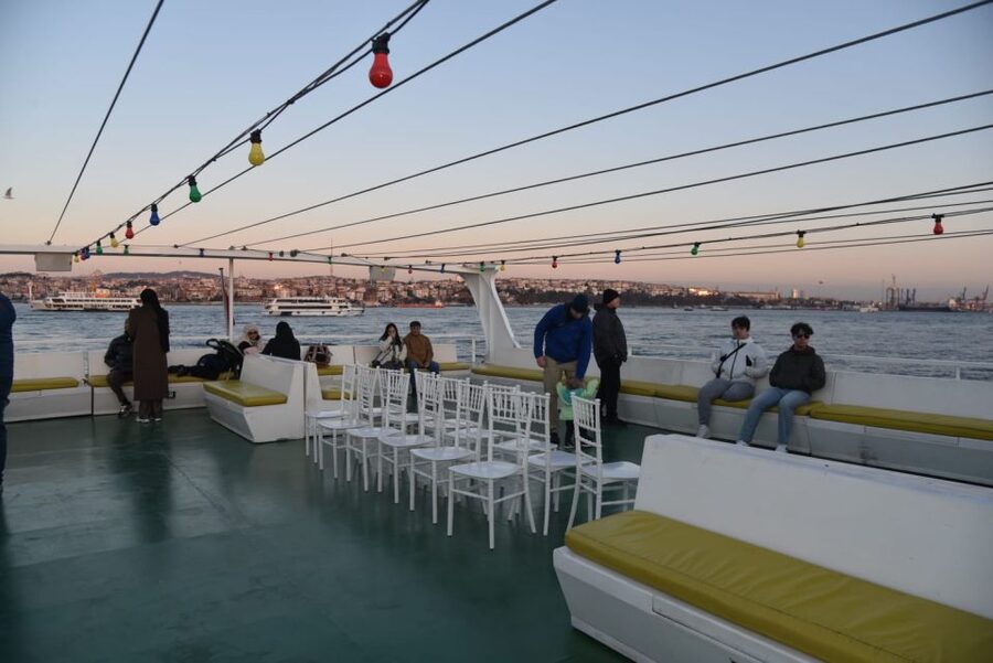 Istanbul: Explore Bosphorous on a Sunset Boat Cruise - The return past Maiden’s Tower and Süleymaniye Mosque