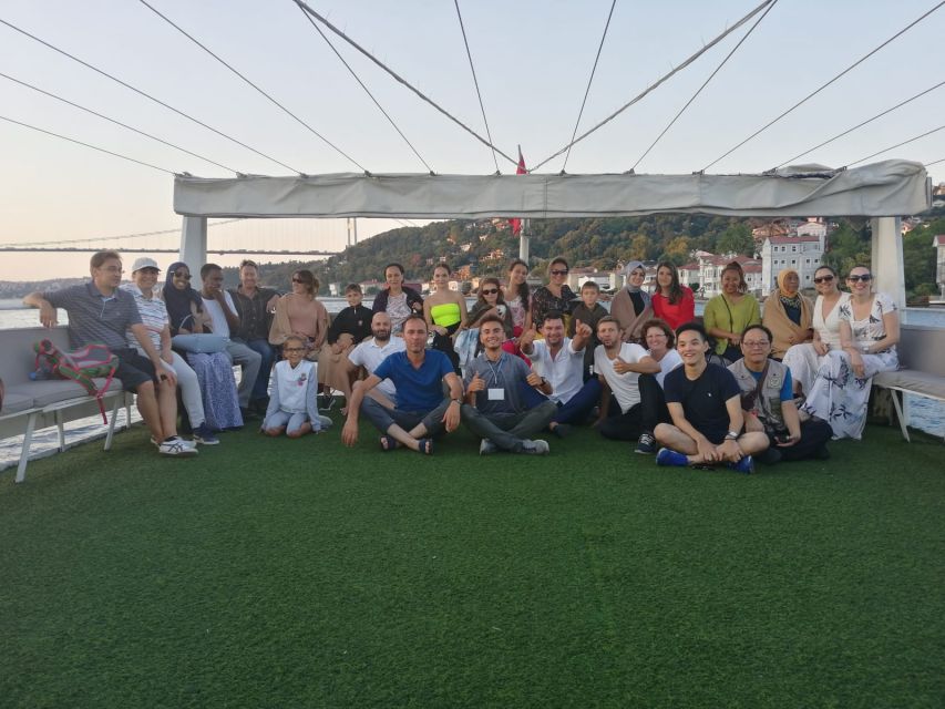 Istanbul: Explore Bosphorous on a Sunset Boat Cruise - What the guide adds to the experience