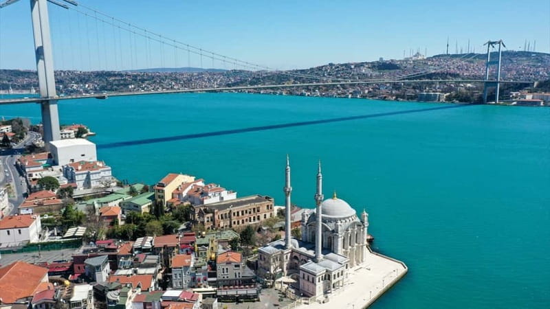 Istanbul: Guided Bosphorus Cruise & Golden Horn Bus Tour - Two continents in one half-day outing