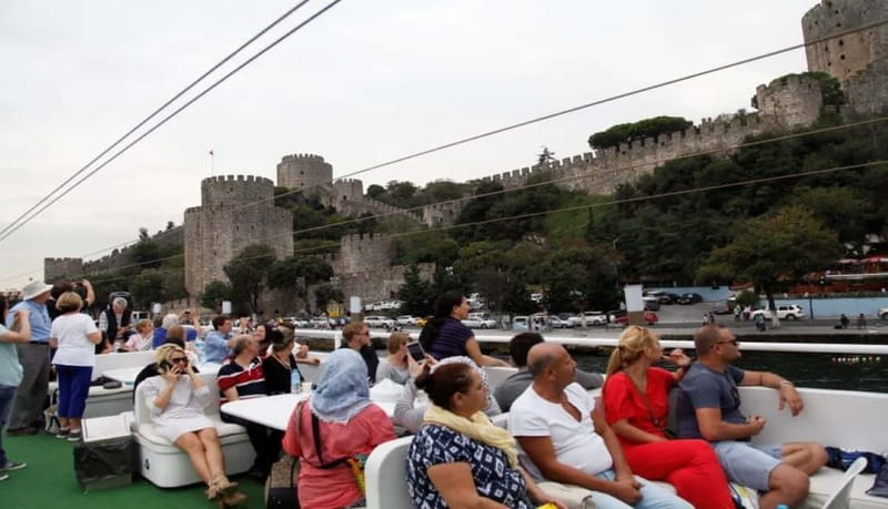 Istanbul: Guided Bosphorus Cruise & Golden Horn Bus Tour - Turkish sweets and a short shopping stop