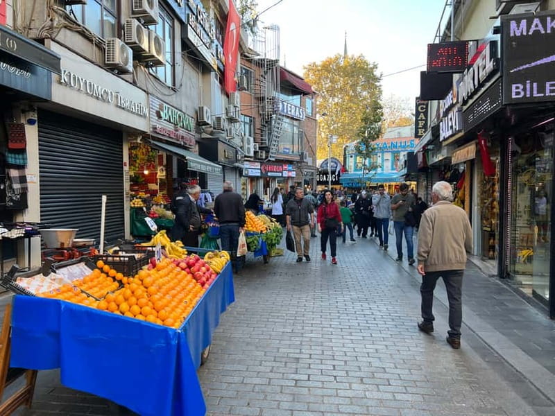 Istanbul: Guided Food Tour with Ferry Ride and Tastings - What the guides add to the day