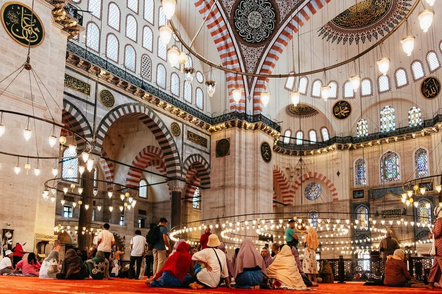 Istanbul: Hagia Sophia, Blue Mosque, Suleymaniye Mosque Tour - A tea break in Sultanahmet