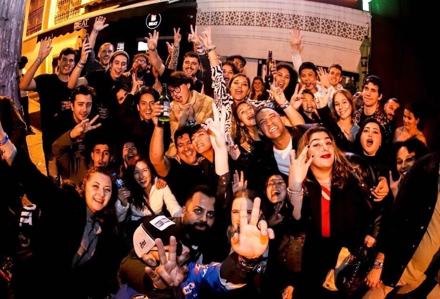 Istanbul: Party Pub Crawl with Party Bus - Two bars, then two rooftop clubs
