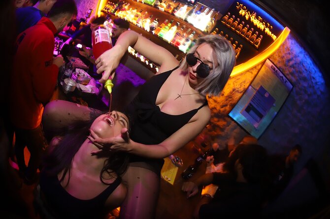 Istanbul Party Pub Crawl with Party Bus in Sultanahmet and Taksim - A late start near the Blue Mosque