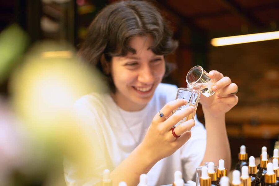 Istanbul: Perfume Making Workshop with Snacks and Drinks - Choosing a scent without losing your nose