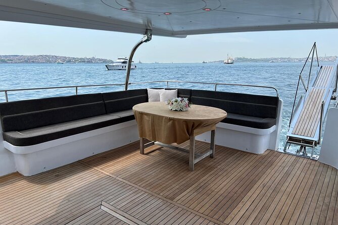 Istanbul: Small-Group Yacht Cruise with Snacks, Sunset or Daytime - Snacks, tea, and the audio guide