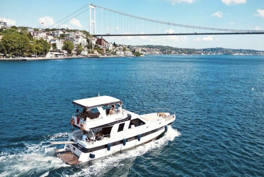Istanbul: Small Group Yacht Tour with Unlimited Wine - From Kardeşim Sokak into the Golden Horn