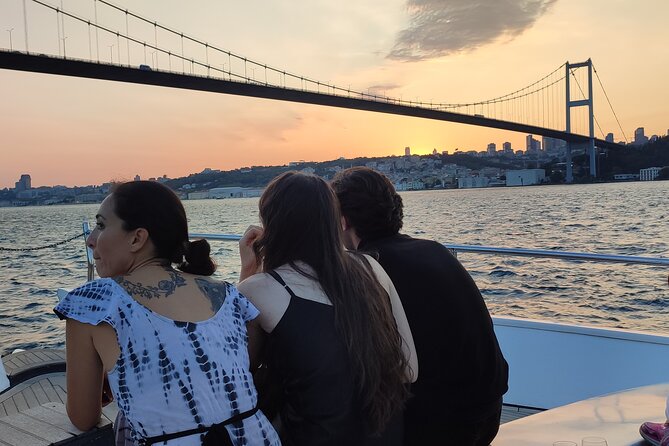 Istanbul Sunset Cruise on Luxury Yacht - Guided Group Cruise - Galata Bridge and the return to Kabataş