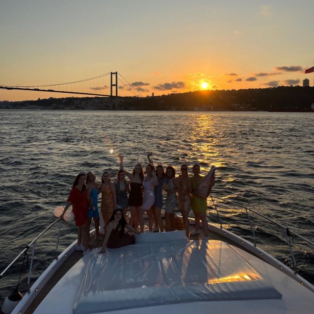 Istanbul: Sunset or Day Small-Group Yacht Cruise with Snacks - Beylerbeyi Palace and Maiden’s Tower