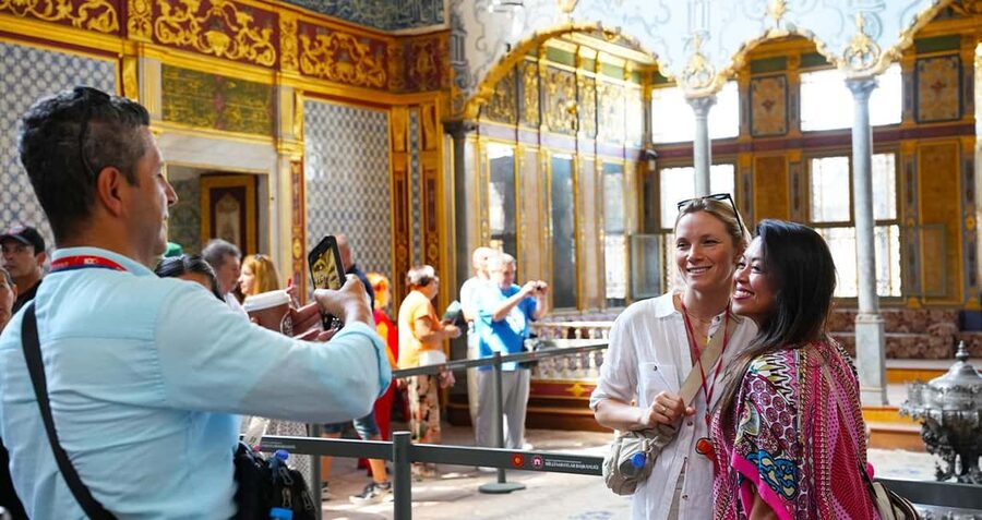 Istanbul: Topkapi and Harem Tour with Skip-the-Line Ticket - The Treasury, relics, and displays
