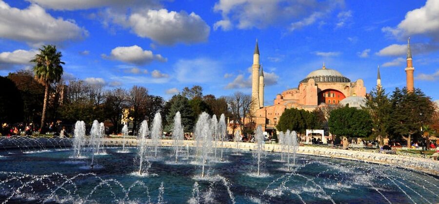 Istanbul: Topkapi, Hagia Sophia and Basilica Cistern Tour - Beneath the city at Basilica Cistern