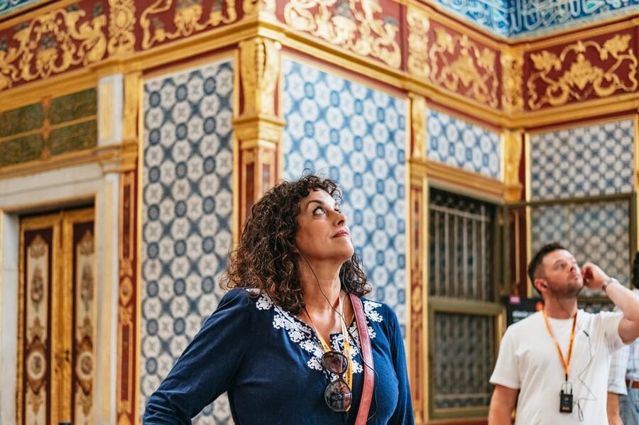 Istanbul: Topkapi Palace and Harem Guided Tour with Ticket - Golden Horn terraces and the value of looking outward