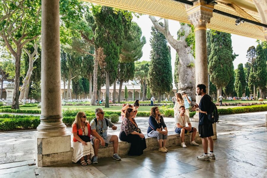 Istanbul: Topkapi Palace and Harem Guided Tour with Ticket - Sacred relics and imperial kitchens