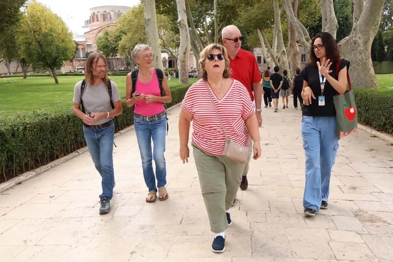 Istanbul: Topkapi Palace and Harem Museum Tour with Ticket - What the guide adds to the $94 price