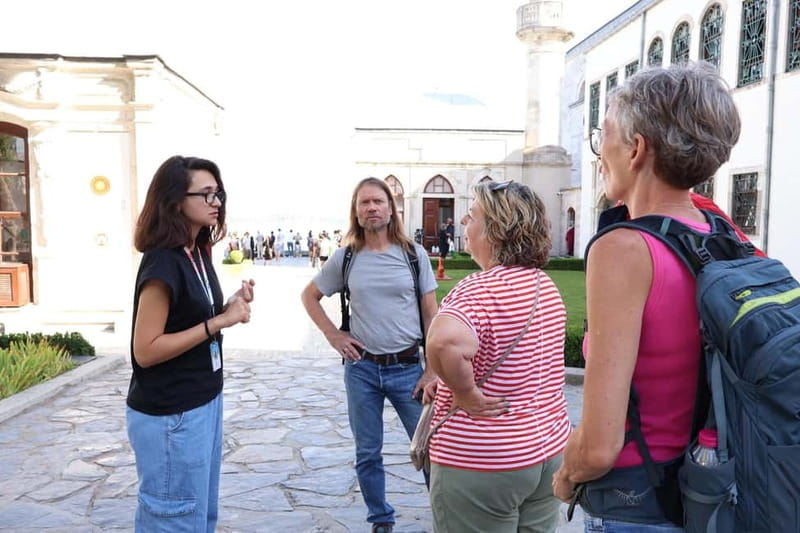 Istanbul: Topkapi Palace and Harem Museum Tour with Ticket - Three hours, crowds, and time to explore alone