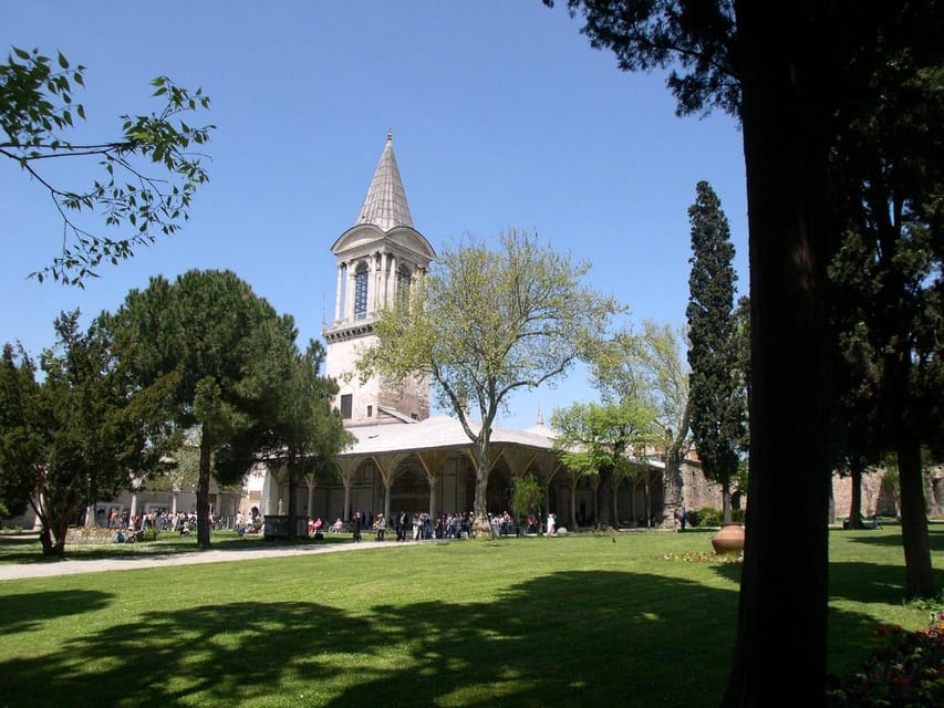 Istanbul: Topkapi Palace and Harem Ticket with Audio Guide - The courtyards and palace route