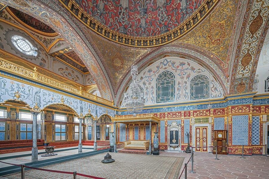 Istanbul: Topkapi Palace and Harem Ticket with Audio Guide - Meeting the host at Chimney Bistro