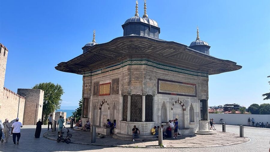 Istanbul: Topkapi Palace & Harem Museum Ticket & Audio Guide - Inside the Harem Museum