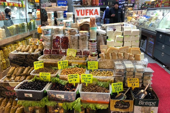 Istanbul Traditional Food Tour with Dinner on Off-Touristy-Path - The guides and the importance of the small group
