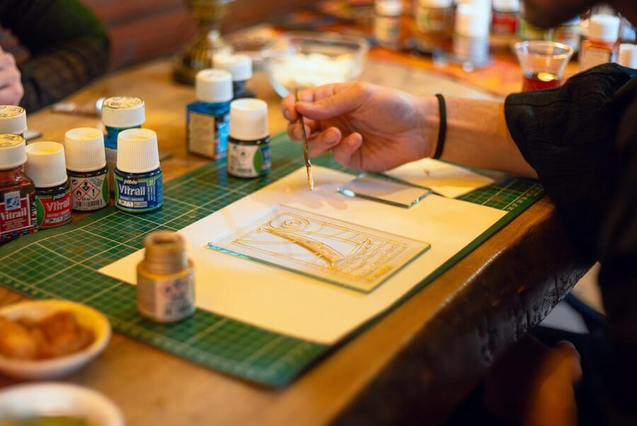 Istanbul: Traditional Stained Glass Painting Workshop - The opening lesson: glass, color, and Turkish tradition