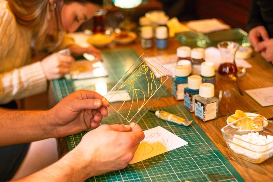 Istanbul: Traditional Stained Glass Painting Workshop - Turkish tea, coffee, and a social studio setting