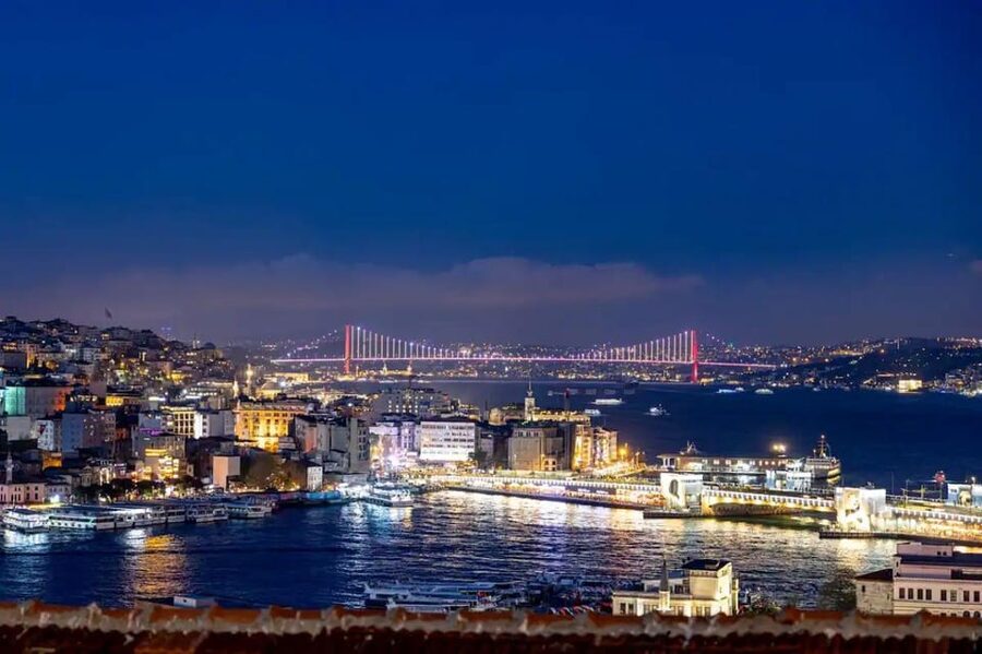 Istanbul: Turkish Food Night and Rooftop Experience - Meeting at Sirkeci and starting with street food