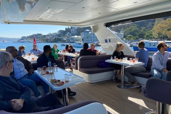 Luxury Bosphorus Yacht Cruise – Stopover in Asian Side - The guide and the value of live narration