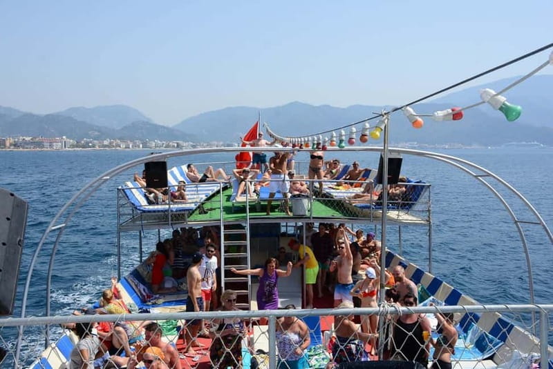 Marmaris: Boat Trip w/Lunch, ansfer & Unlimited Drinks - Lunch on board, with practical expectations