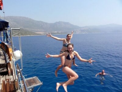 Boat Trip with Unlimited Drinks and BBQ Lunch