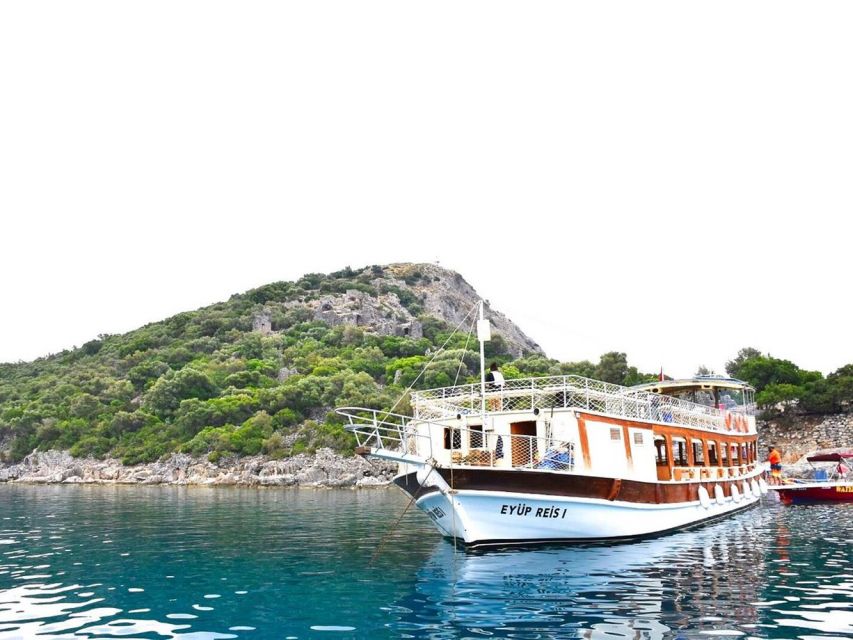 Ölüdeniz: Butterfly Valley Boat Trip with Buffet Lunch - What the boat atmosphere is really like