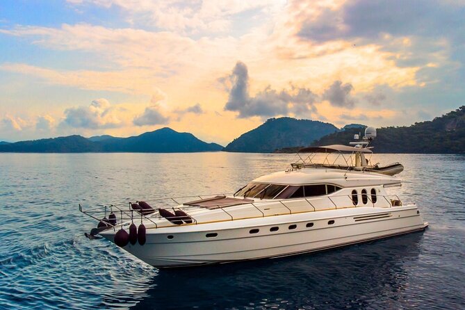 Private Luxury Yacht Cruise on Bosphorus - From Dolmabahçe to Ortaköy