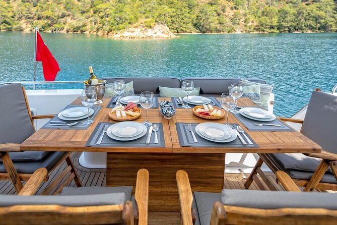 Private Luxury Yacht Cruise on Bosphorus - Food, drinks, music, and the onboard pace