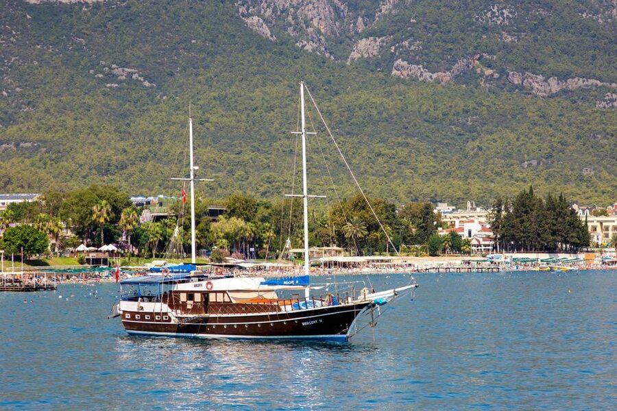 Relaxing Boat Trip with Lunch and Drinks - Swimming at Paradise and Cleopatra bays