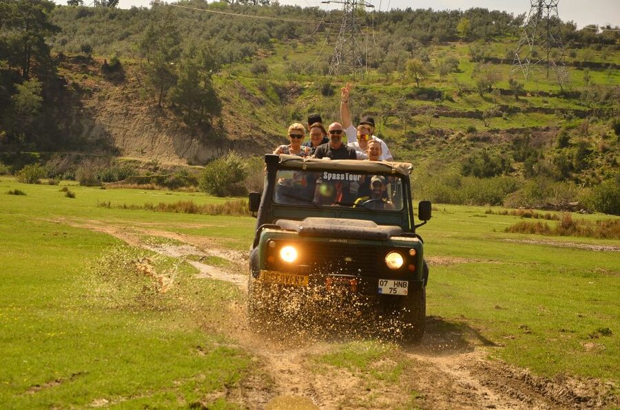 Side: Green Canyon and Waterfall Jeep Safari with Lunch - Water fights, foam, and the social side of the ride