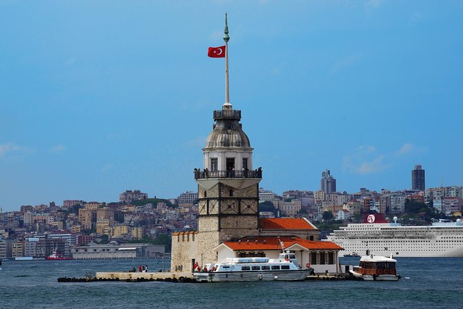 Small Group Full-Day Istanbul: Old City, Bosphorus Cruise & Lunch - What the small group and guide setup means