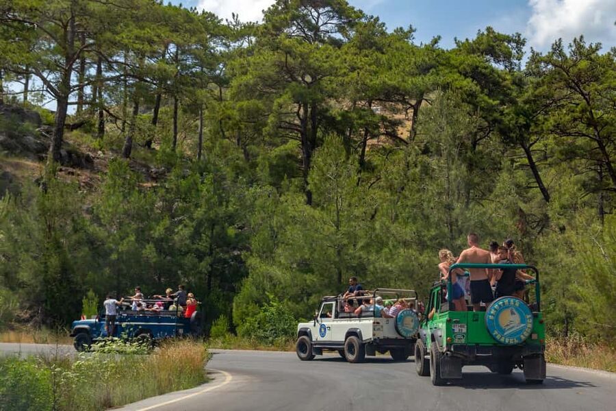 Taurus Mountains Jeep Safari with Lunch at Dimcay River - The water fight begins early